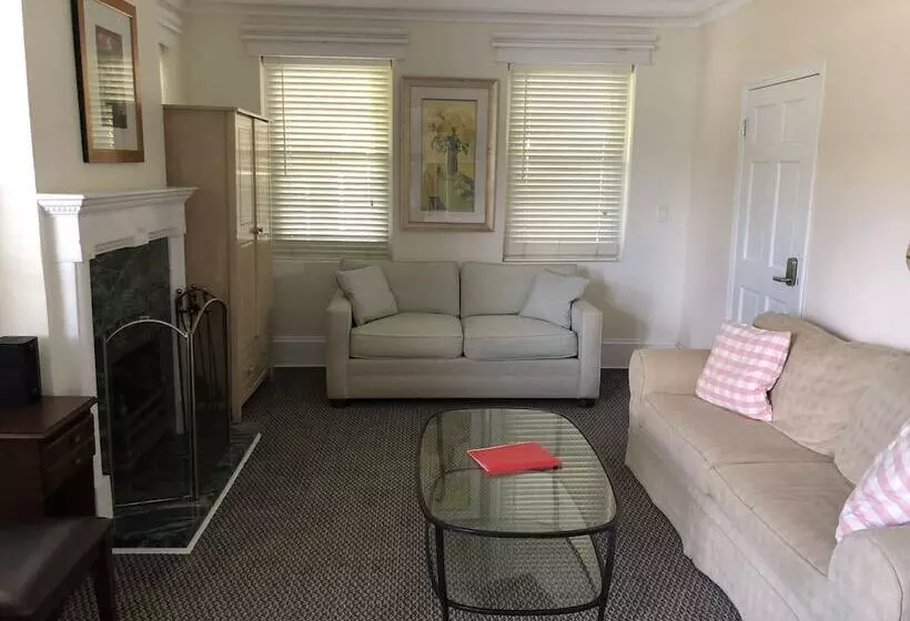 مسافرخانه Bermuda Villa Guest House