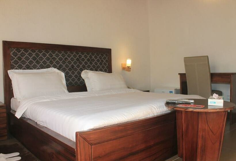 مسافرخانه Four Season Guesthouse