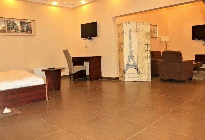 مسافرخانه Four Season Guesthouse