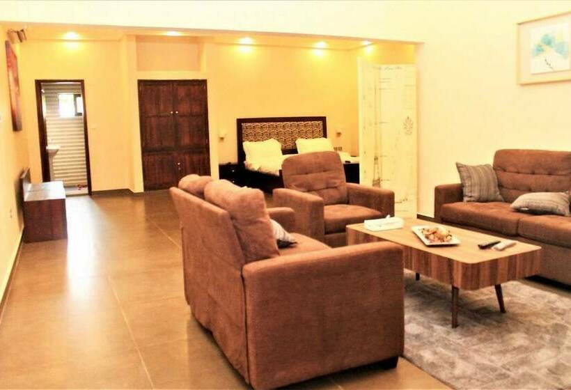 مسافرخانه Four Season Guesthouse