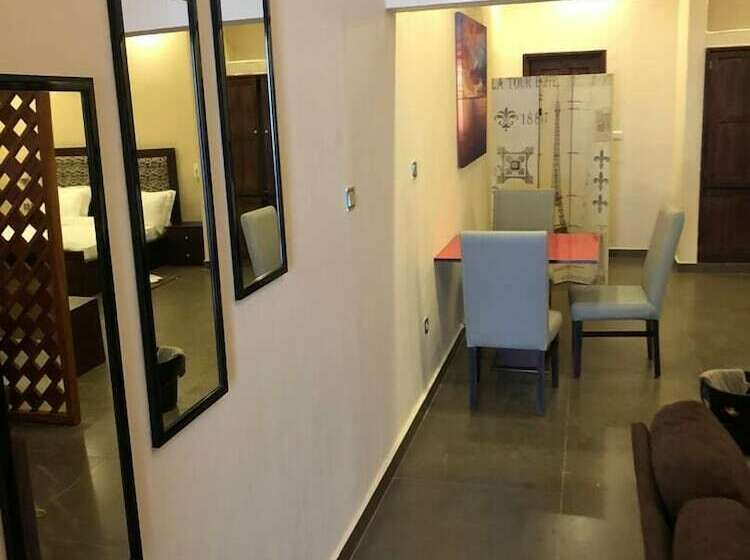 مسافرخانه Four Season Guesthouse