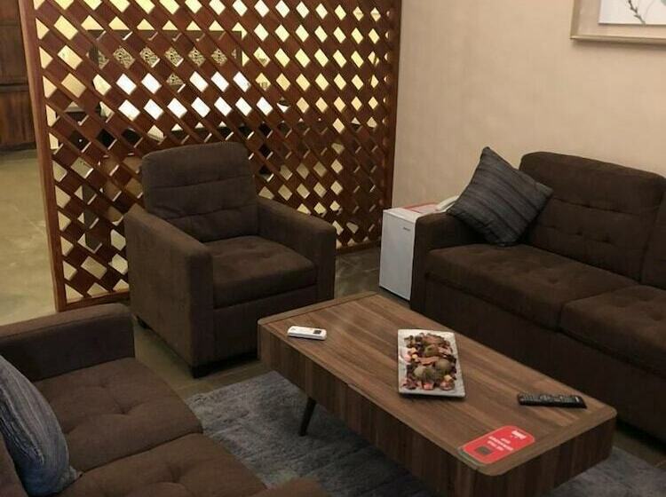 مسافرخانه Four Season Guesthouse