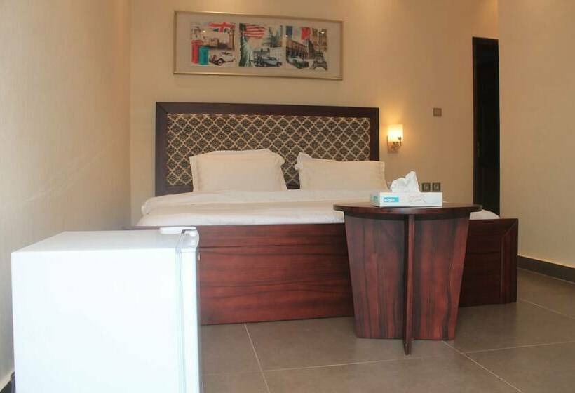 مسافرخانه Four Season Guesthouse