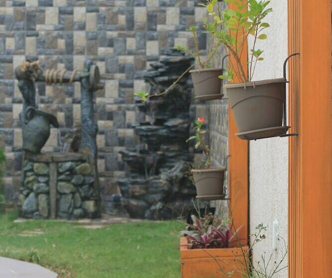 مسافرخانه Four Season Guesthouse