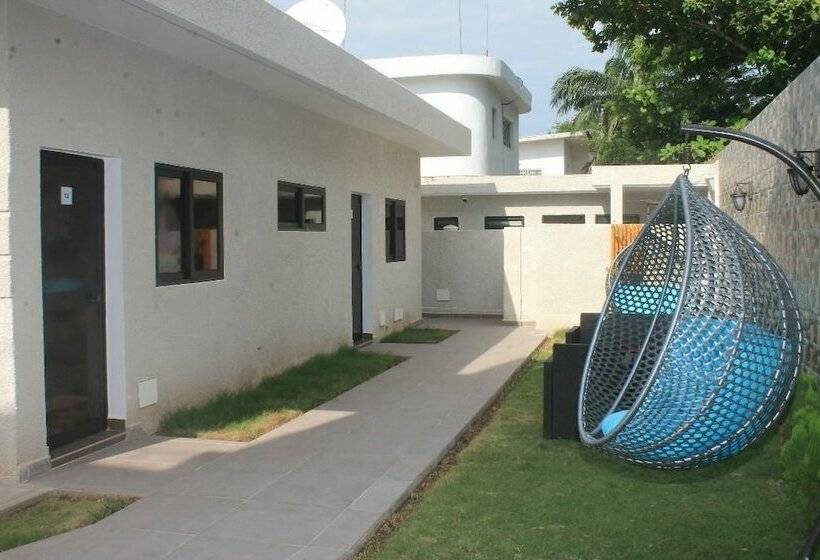 مسافرخانه Four Season Guesthouse