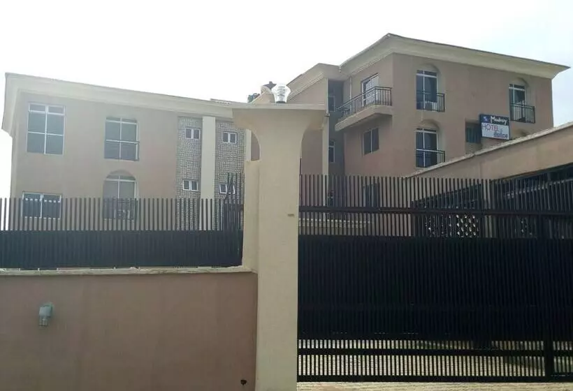 Modroy Hotel And Suites