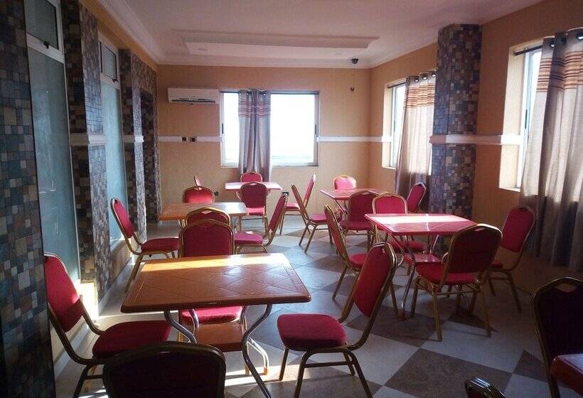 Modroy Hotel And Suites