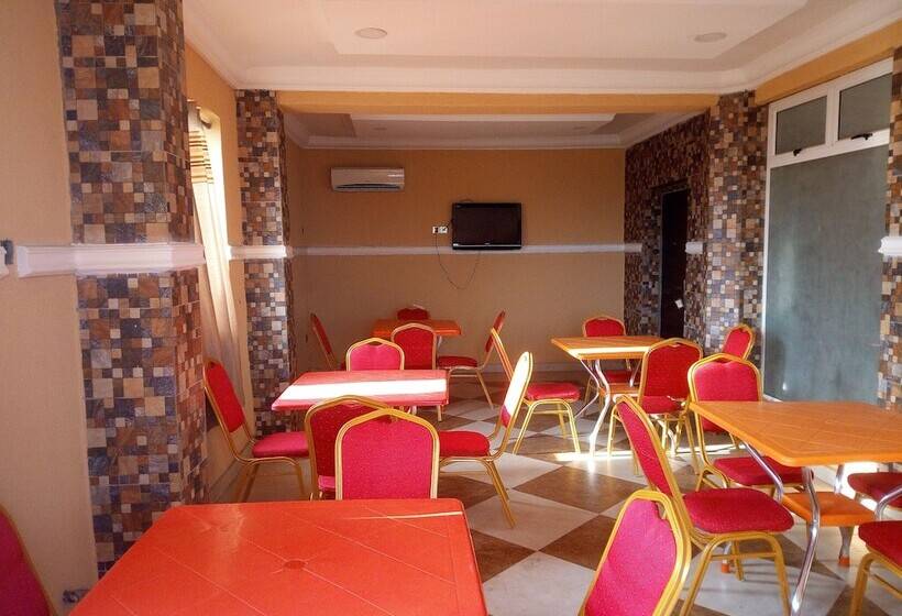 Modroy Hotel And Suites