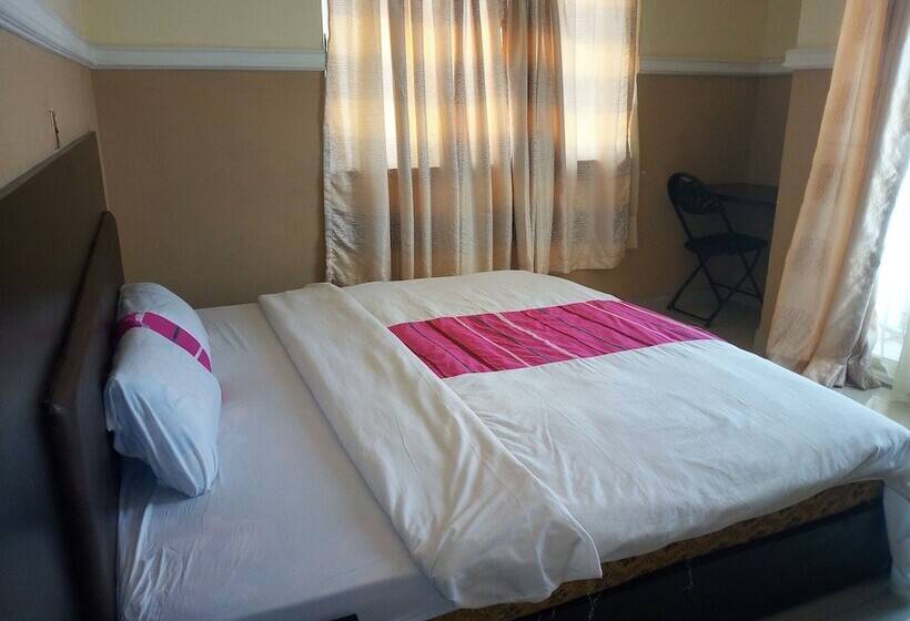 Modroy Hotel And Suites