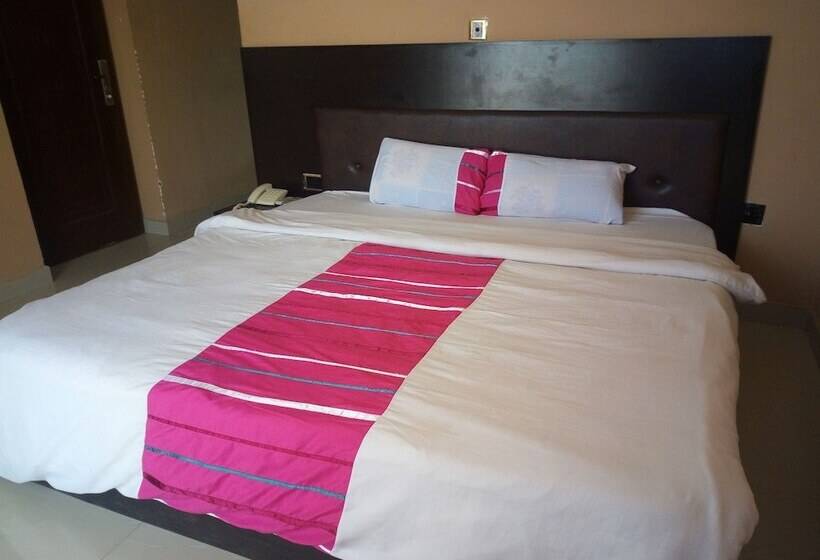 Modroy Hotel And Suites