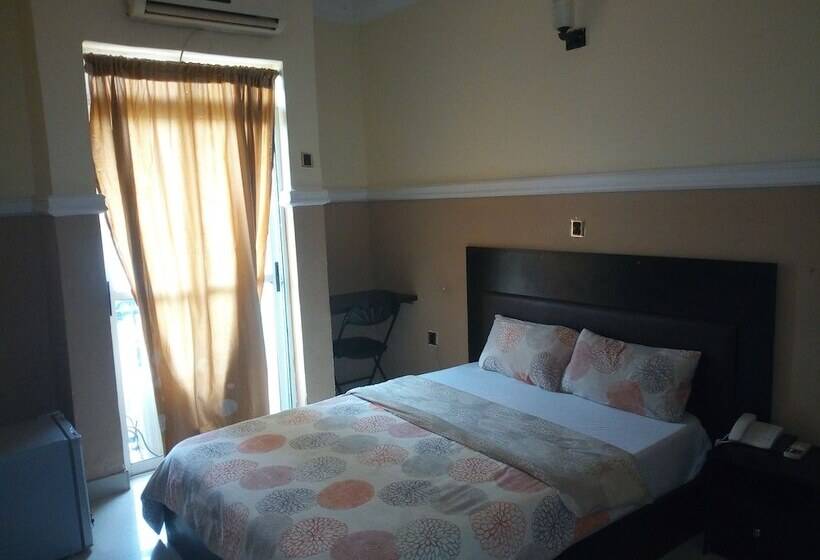 Modroy Hotel And Suites