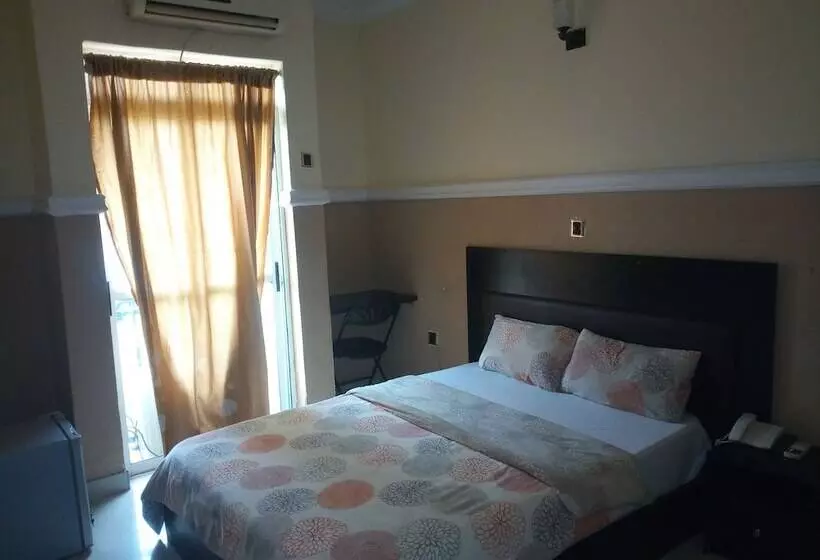 Modroy Hotel And Suites