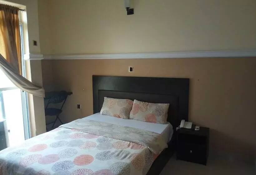 Modroy Hotel And Suites