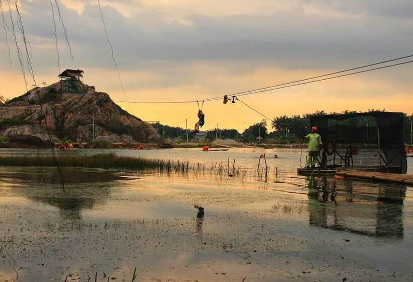 בית מלון כפרי Tadom Hill Resorts