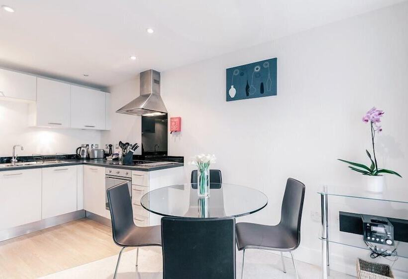 Roomspace Serviced Apartments   Capitol Square