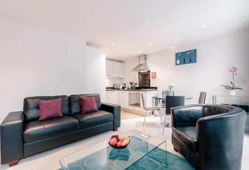 Roomspace Serviced Apartments   Capitol Square