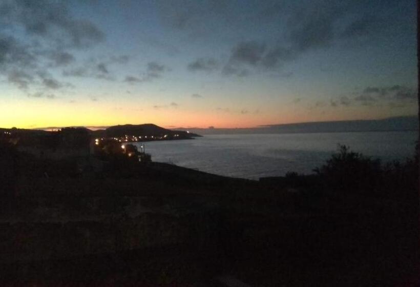 تختخواب و صبحانه Alluar Lodge