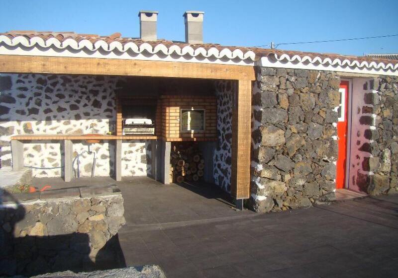 تختخواب و صبحانه Alluar Lodge