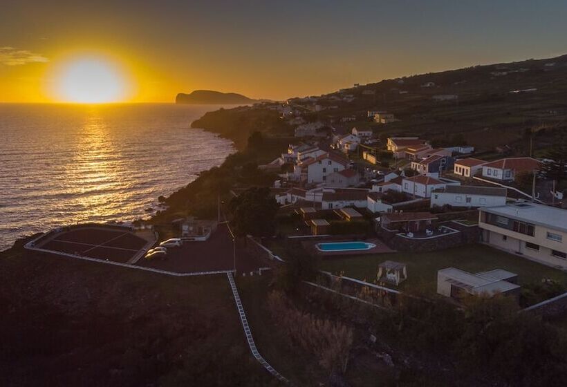 تختخواب و صبحانه Alluar Lodge