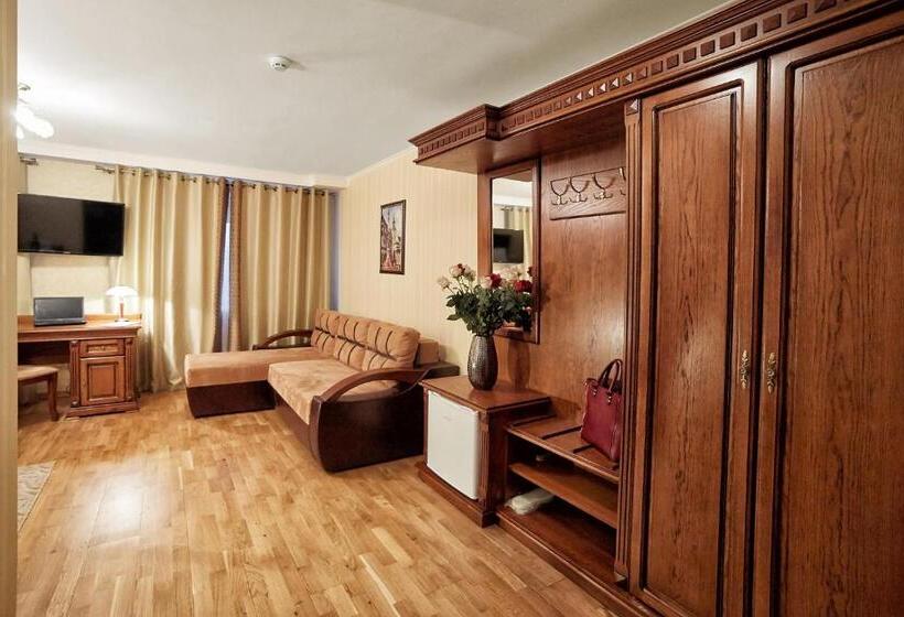 فندق Lviv
