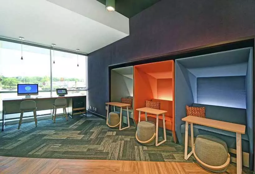 هتل Tru By Hilton Grand Rapids Airport