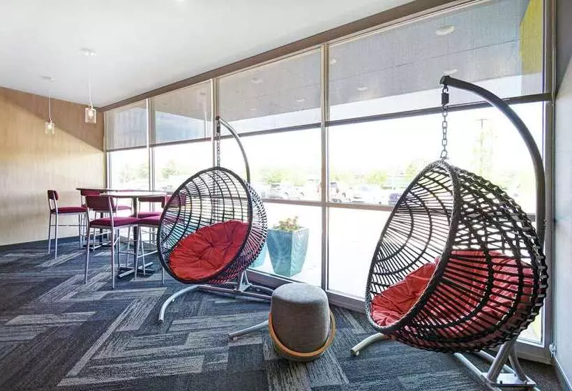 هتل Tru By Hilton Grand Rapids Airport