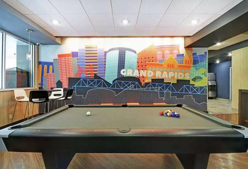 هتل Tru By Hilton Grand Rapids Airport