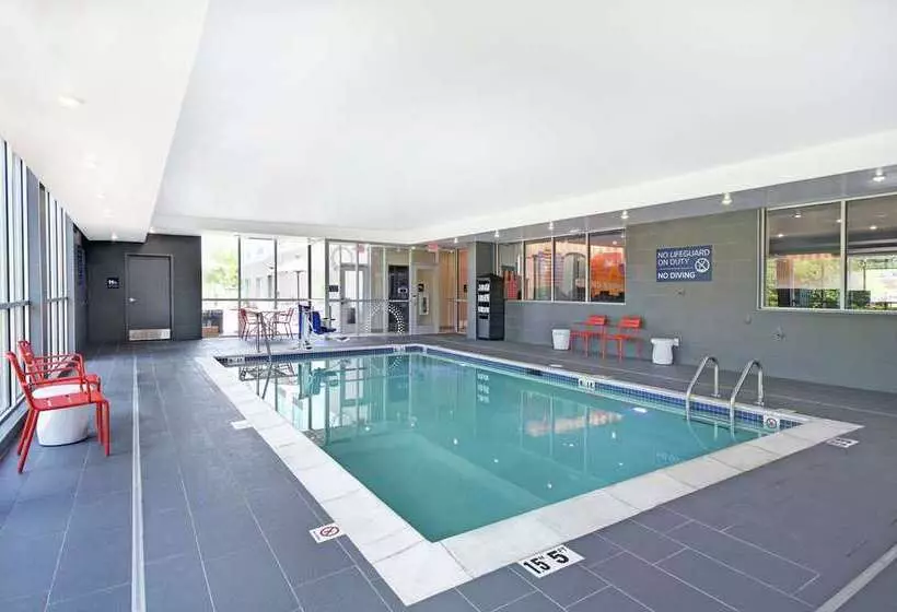 هتل Tru By Hilton Grand Rapids Airport