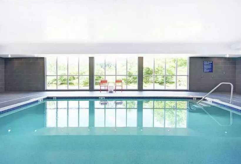 هتل Tru By Hilton Grand Rapids Airport