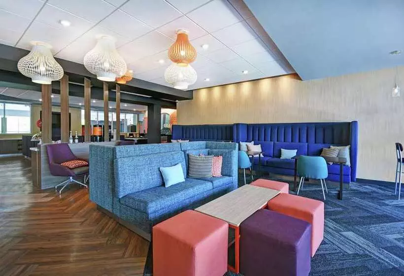 هتل Tru By Hilton Grand Rapids Airport