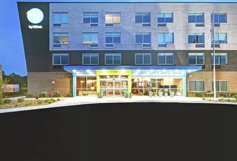 هتل Tru By Hilton Grand Rapids Airport