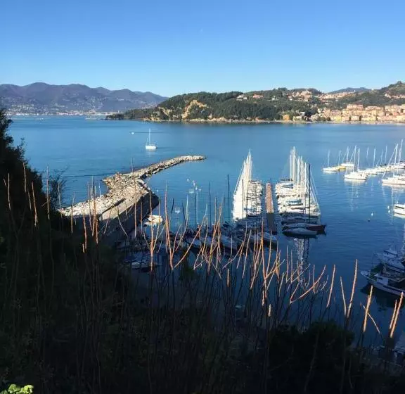 Majatalo Affittacamere La Baia Di Lerici