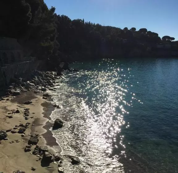 Majatalo Affittacamere La Baia Di Lerici
