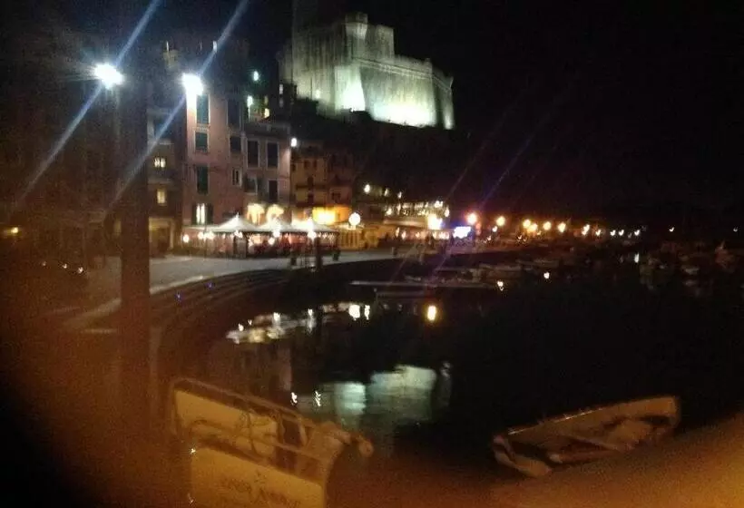 Majatalo Affittacamere La Baia Di Lerici