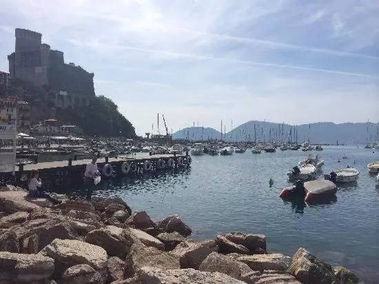 Majatalo Affittacamere La Baia Di Lerici