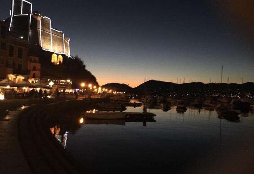 ペンション Affittacamere La Baia Di Lerici