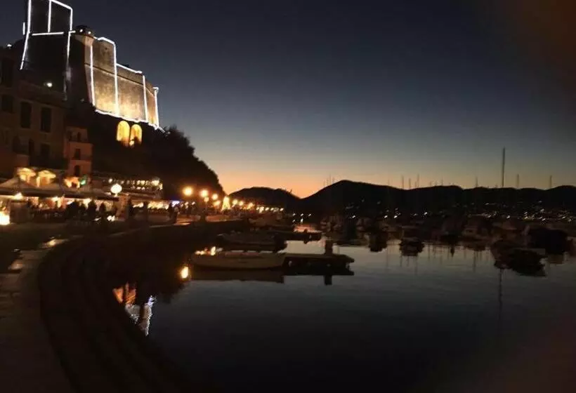 Majatalo Affittacamere La Baia Di Lerici