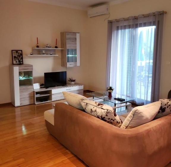 Roman Garden Apartment