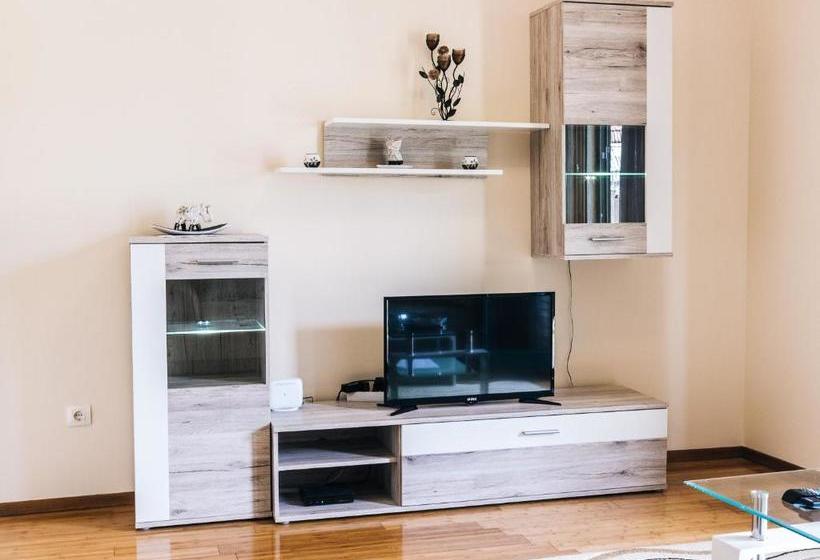 Roman Garden Apartment