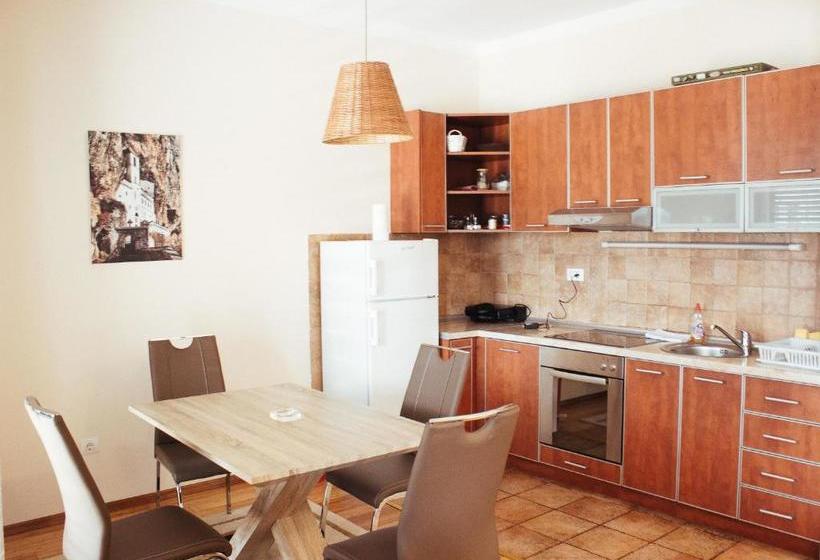 Roman Garden Apartment