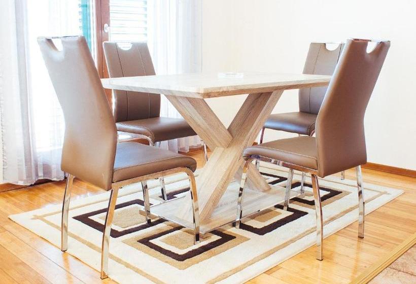 Roman Garden Apartment