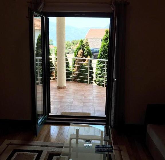 Roman Garden Apartment