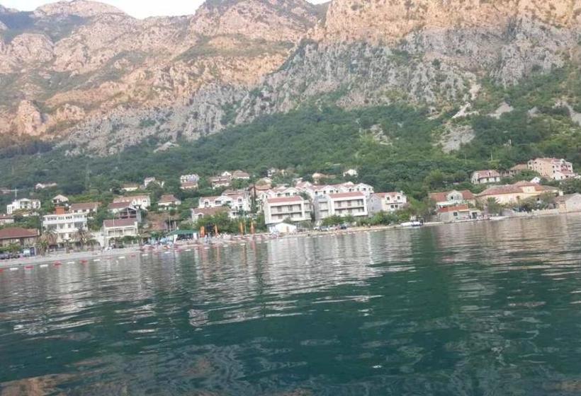 Roman Garden Apartment