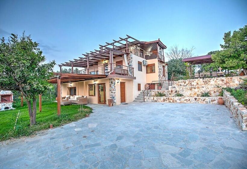 Villa Laskari With Sea View