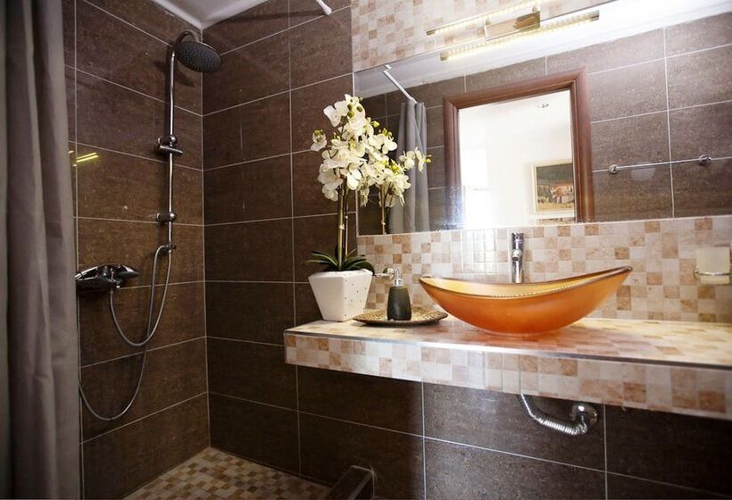 Villa Laskari With Sea View