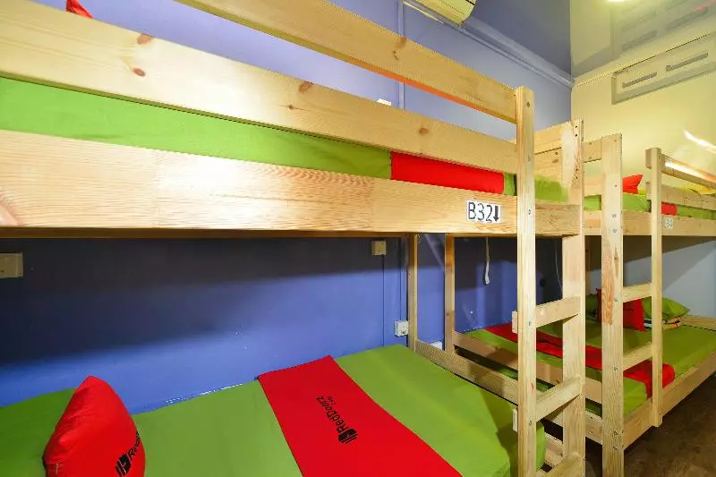 هاستل Gap Year By Reddoorz