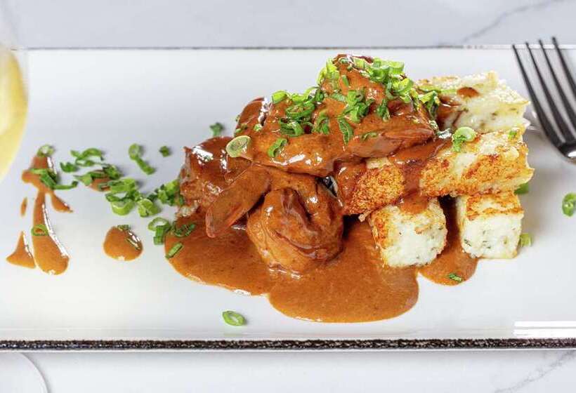 Higgins Hotel, Official Hotel Of The National Wwii Museum, Curio Collection By Hilton