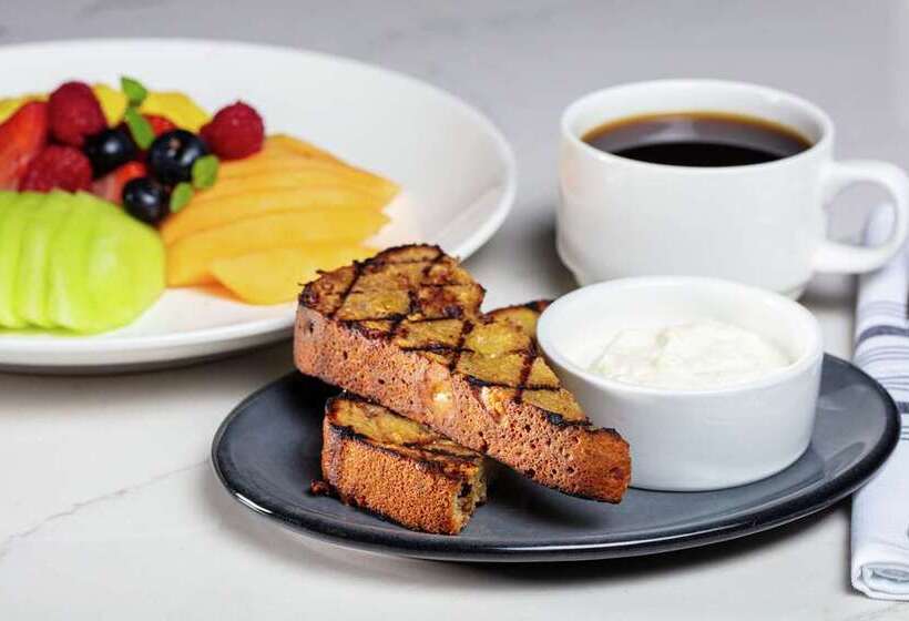 Higgins Hotel, Official Hotel Of The National Wwii Museum, Curio Collection By Hilton