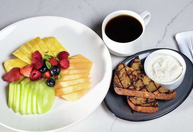 Higgins Hotel, Official Hotel Of The National Wwii Museum, Curio Collection By Hilton