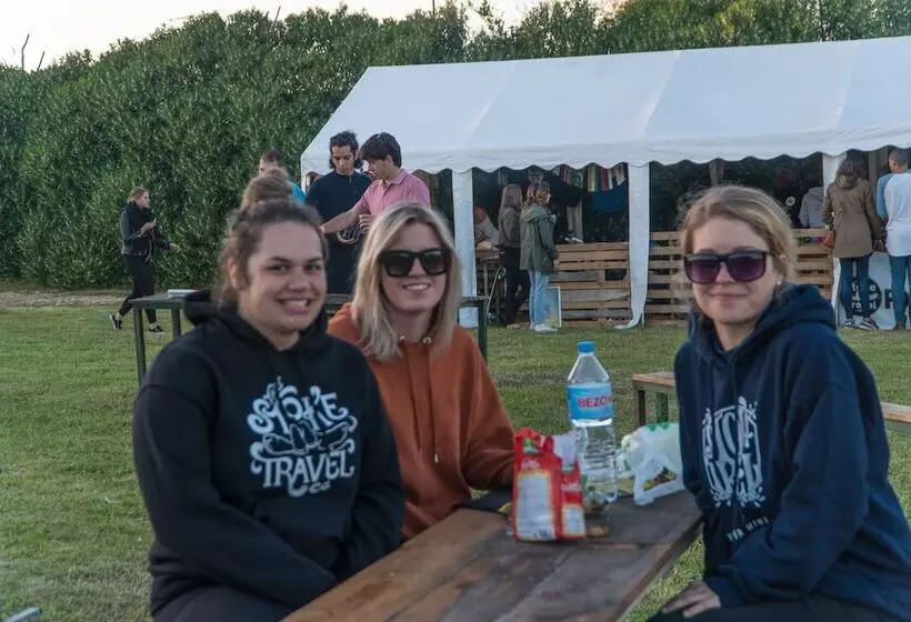 Hotel Las Fallas Camping